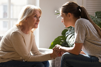 dos mujeres hablando