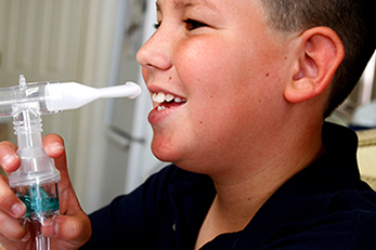 Niño sonriendo Niño sonriendo