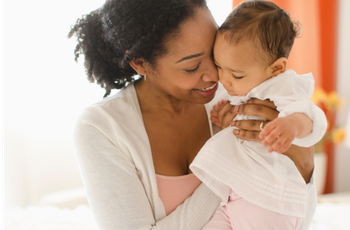 dos mujeres sonriendo