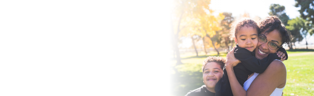 mujer que habla por teléfono